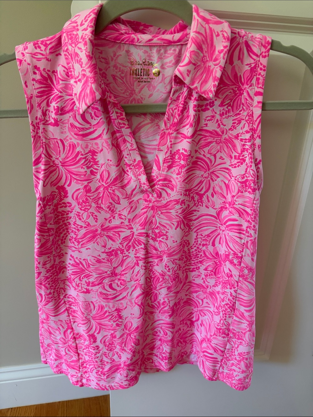 Lilly Pulitzer Pink Floral Sleeveless Collared V-Neck Tank